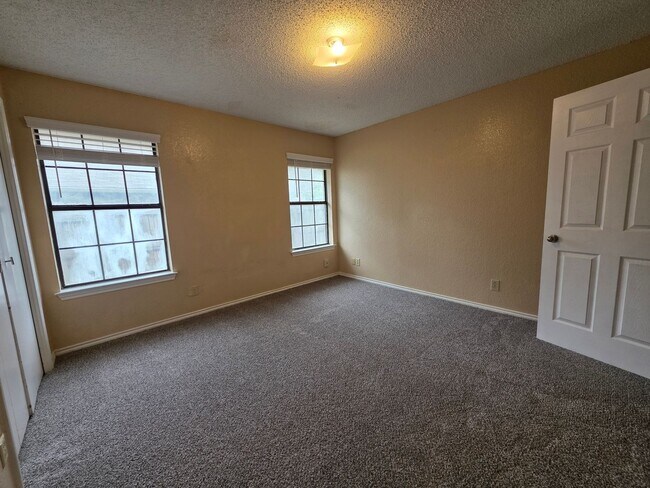 Building Photo - 4724 Berridge Ln