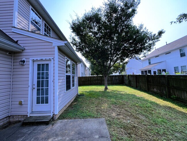 Building Photo - 410 Queensbury Ln