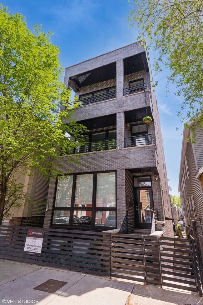 Building Photo - 1543 W Augusta Blvd