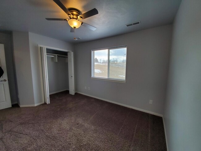 Building Photo - 412 N Sioux Blvd