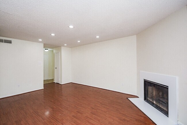 Building Photo - 2120 El Paseo St