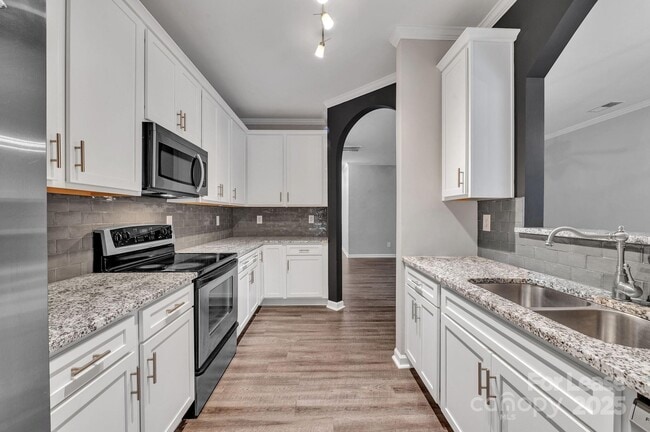 Building Photo - 1915 Travertine Ln