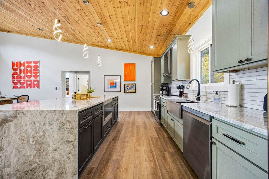 Building Photo - 268 Everett St