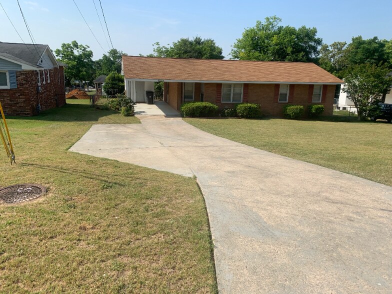 Building Photo - 2144 Kelly St