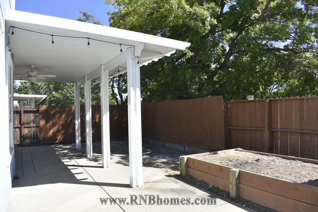 Building Photo - 2400 Carr Ct