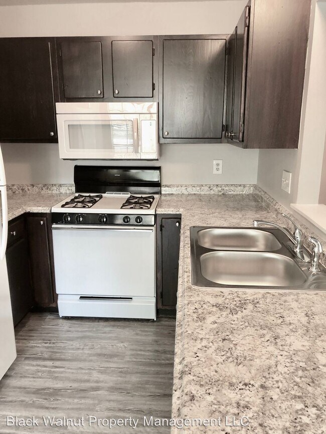 Building Photo - 1900 Albury Cove