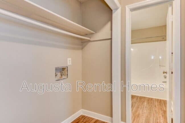 Building Photo - 2902 Ridge Ct