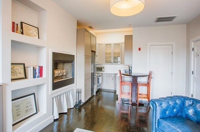 Building Photo - 550 Columbus Ave