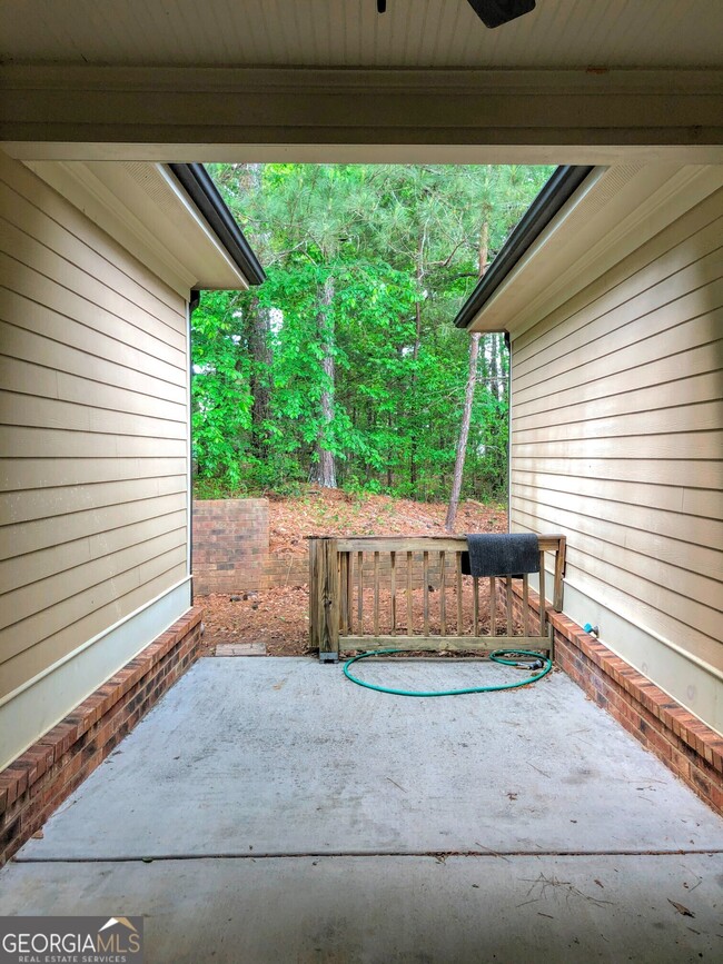 Building Photo - 1121 Livingston Trail