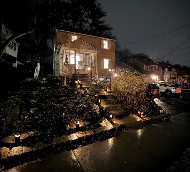 Building Photo - 2703 Watson Blvd