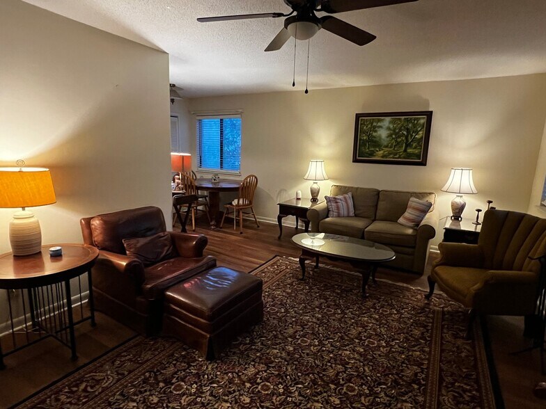 Building Photo - 3213 Heathstead Place