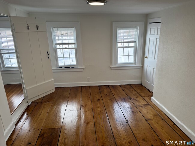 Building Photo - 1185 Linden Ave