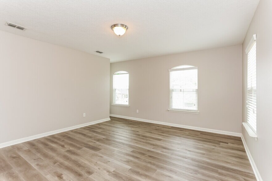 Building Photo - 497 Deercroft Ln