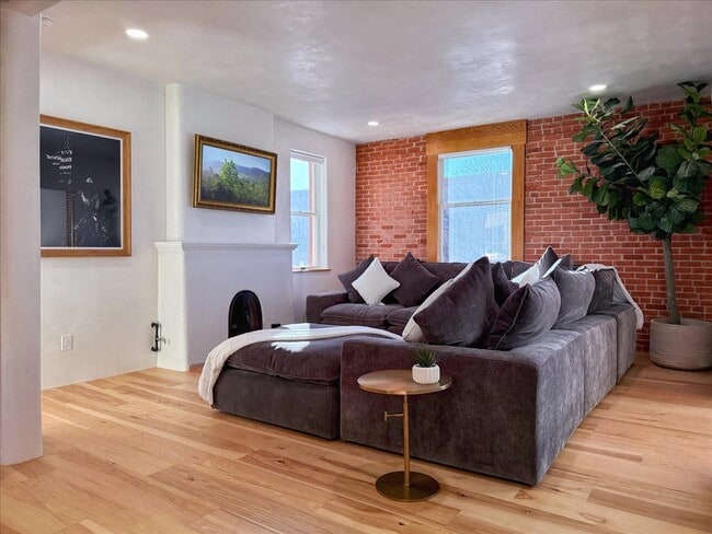 Primary Photo - 100 W Marcy St