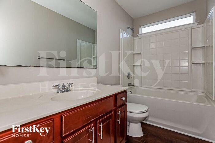 Building Photo - 1619 Eastway Dr