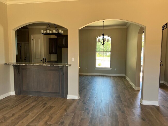 Building Photo - 1151 Green Wood Cir