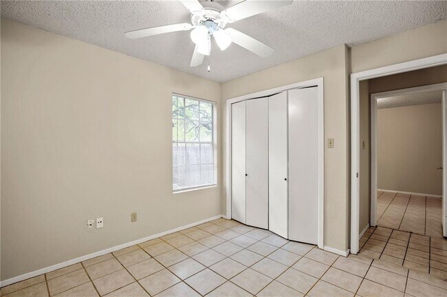 Building Photo - 8807 Pineridge Dr