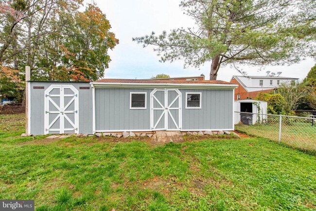 Building Photo - 919 Carroll Ave