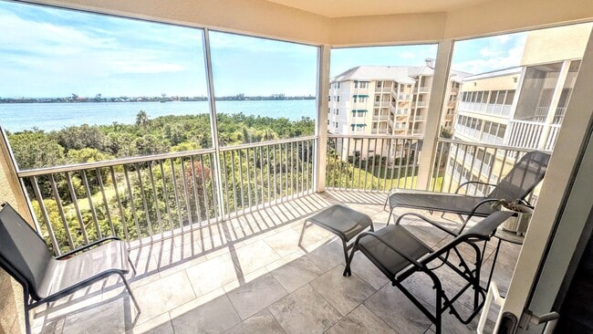 Building Photo - Annual Turnkey 3/3 penthouse on waterfront in Osprey