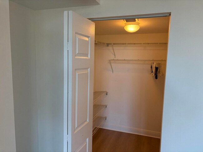 Building Photo - 610 Clematis St