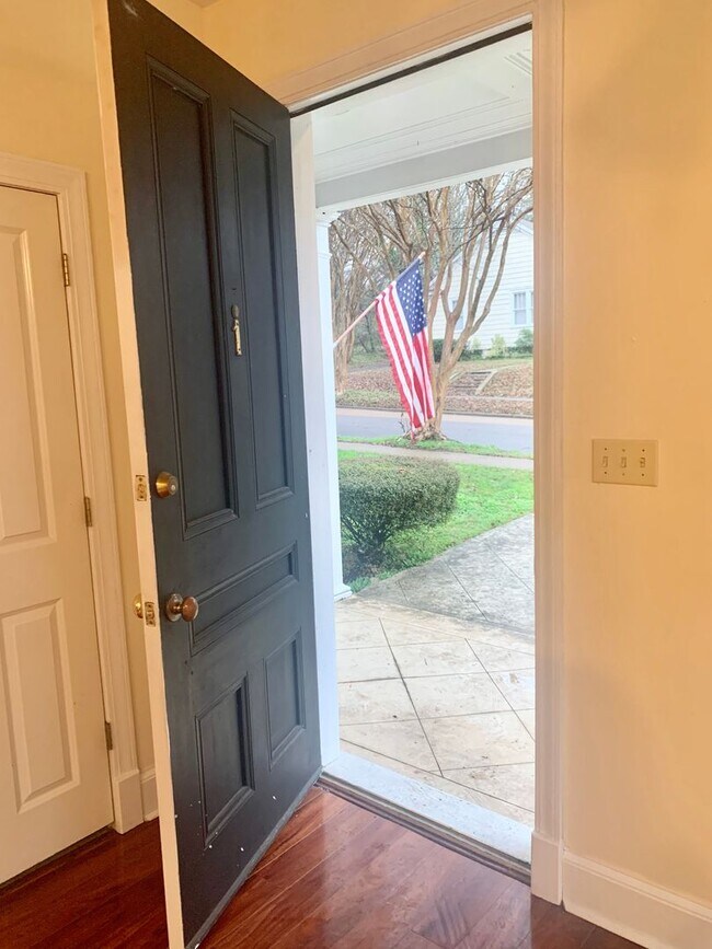 Building Photo - 405 N Madison St