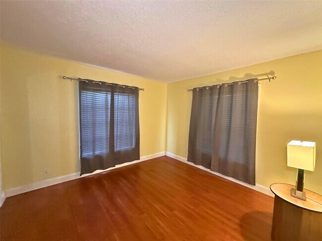 Building Photo - 2171 NE 66th St