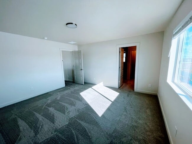 Building Photo - Fantastic GORGEOUS Home!