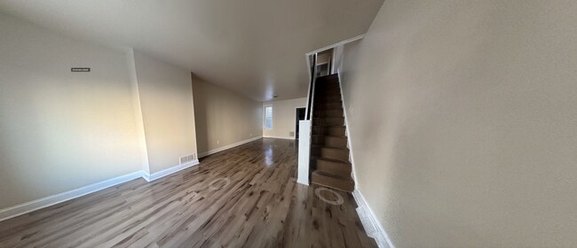 Building Photo - Modern Comfort Meets South Philly Charm