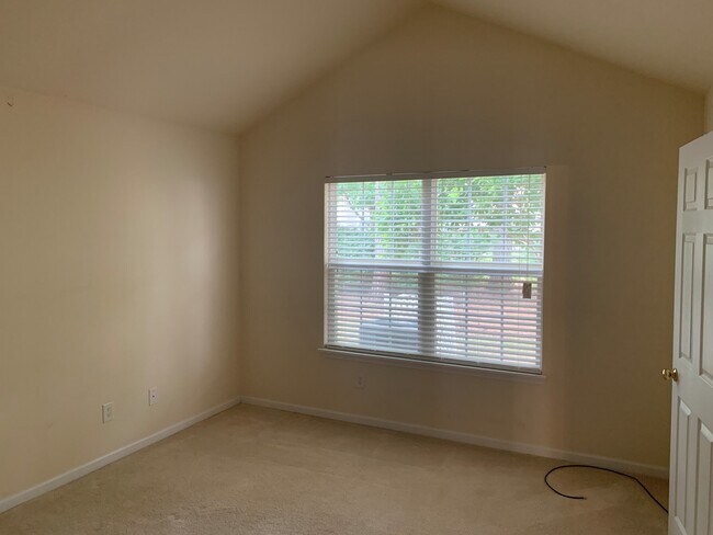 Building Photo - End Unit Townhome located in the Covington...