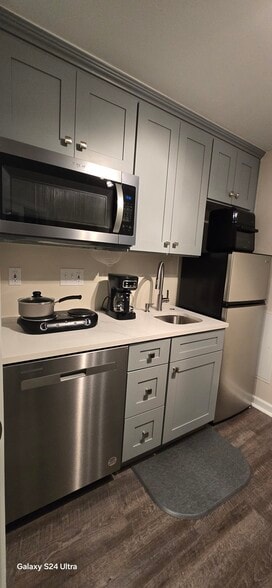 Building Photo - 14423 Hamletville St