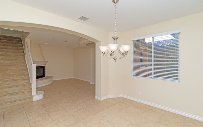 Building Photo - Beautiful Large Spacious Carlsbad Home wit...