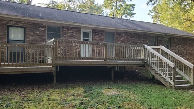 Building Photo - 1711 Delhi Dr