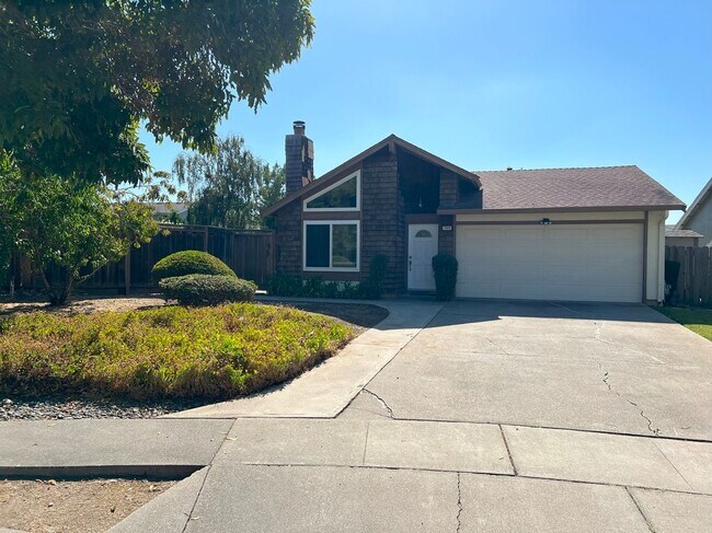 Primary Photo - SPACIOUS BRIGHT CUL-DE-SAC 3BD/2BA HOUSE w...