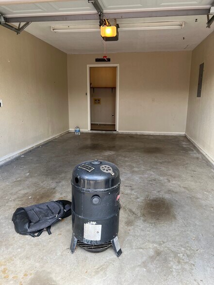 Garage - 2022 Mourning Dove Cir