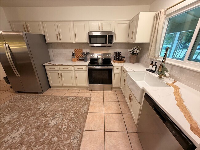 Building Photo - 1 Laurel Oak Pl