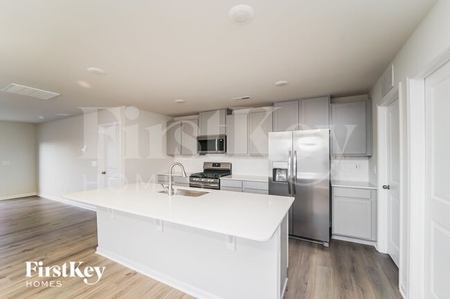 Building Photo - 388 Hollingswood Dr