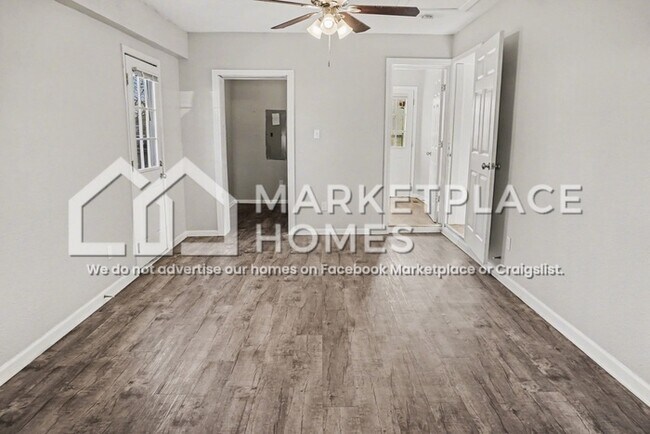 Building Photo - 201 Larkwood Dr SW