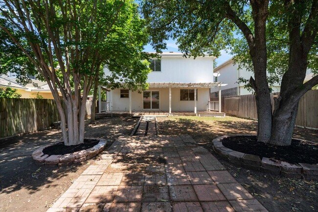 Building Photo - 1025 Doras Dr