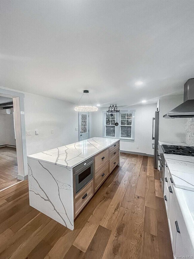 Building Photo - 5 Valley Farm Rd