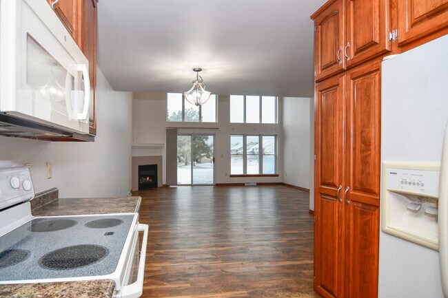 Building Photo - 160 E River Dr