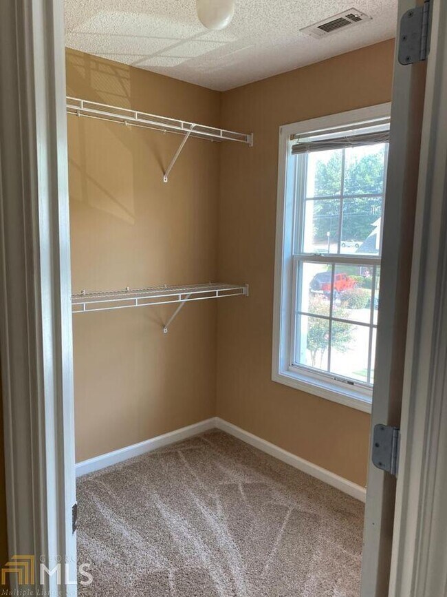 Building Photo - 2615 Halligan Point