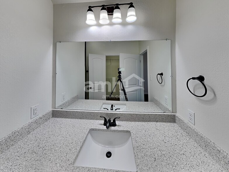 Building Photo - 6292 Begonia