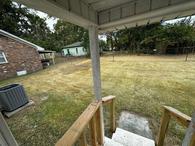 Building Photo - For Rent: Newly Remodeled 3 Bedroom / 1 Ba...