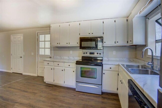 Building Photo - 201 Oglesby Bridge Rd SE