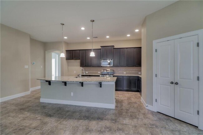 Building Photo - 124 Claiborne Lake Ln