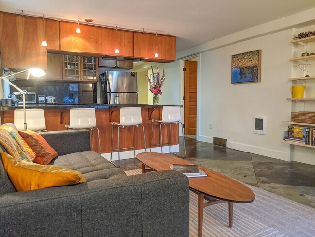 Building Photo - Furnished NW Alphabet district ground leve...