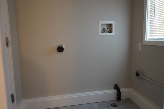 Building Photo - r1500VDuplex
