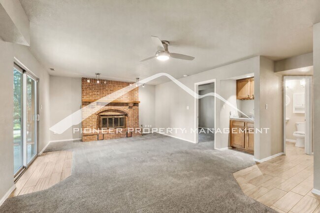 Building Photo - Beautifully Updated Rockrimmon Home Near Ute Valley Park with 5 bed, 3 bath, 2 car garage and AC!