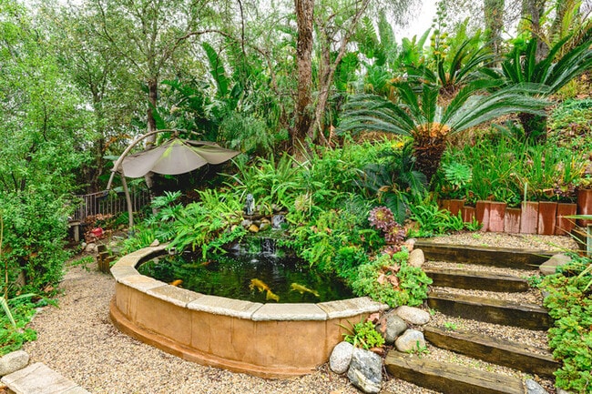 Building Photo - Elegant 5BR Furnished Estate with Pool & G...