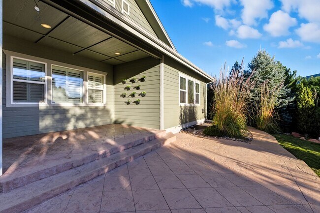 Building Photo - Beacon Point 5 Bedroom Ranch, 3-Car Garage...